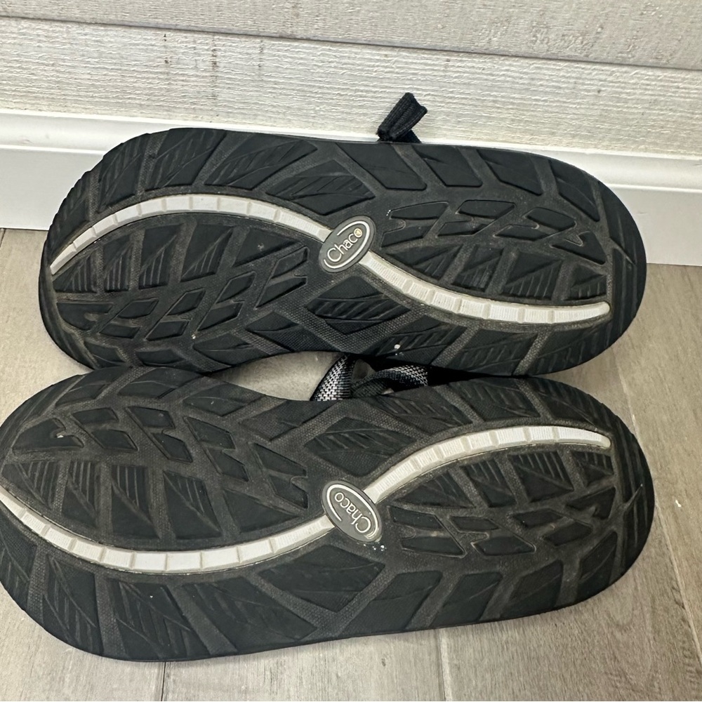 Chaco Z/1 Adjustable Strap Classic Sandal Men Split Gray
Men’s 11 - Picture 3 of 9